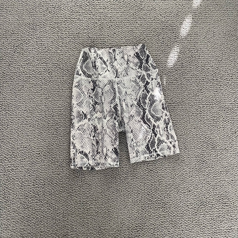Alo yoga snakeskin bike short